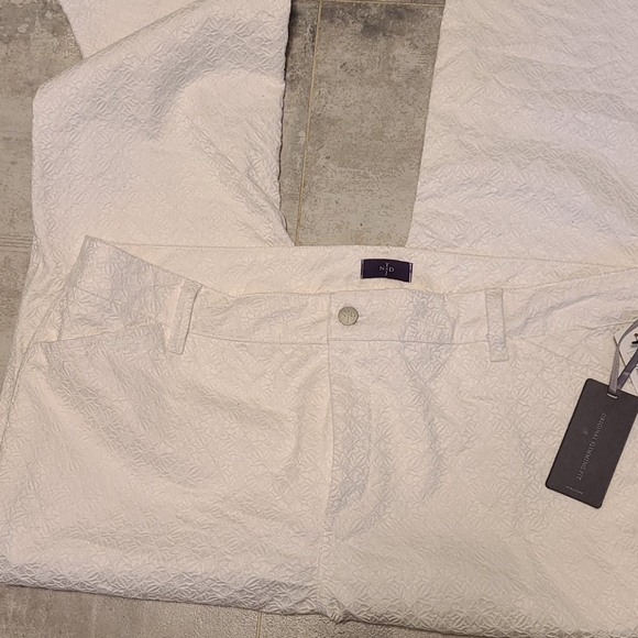 NYDJ Optic White Floral Print Jean - Picture 4 of 9